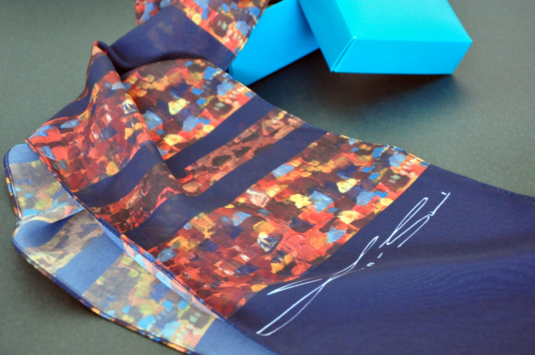 The World is my Canvas - On My Way Series (Blue with packaging)