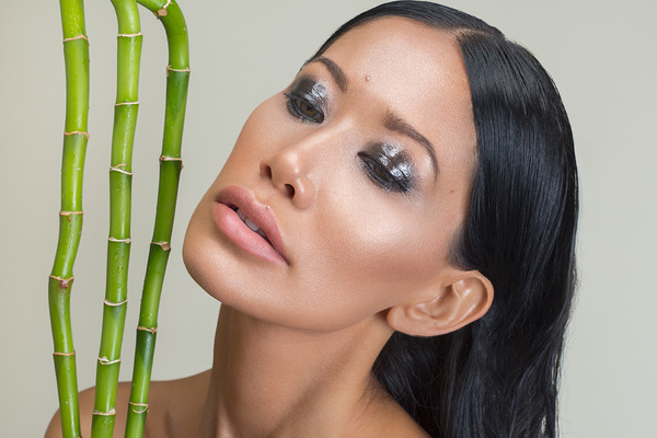 Dubai Photographer underwater, fashion, commercial, corporate, wedding -